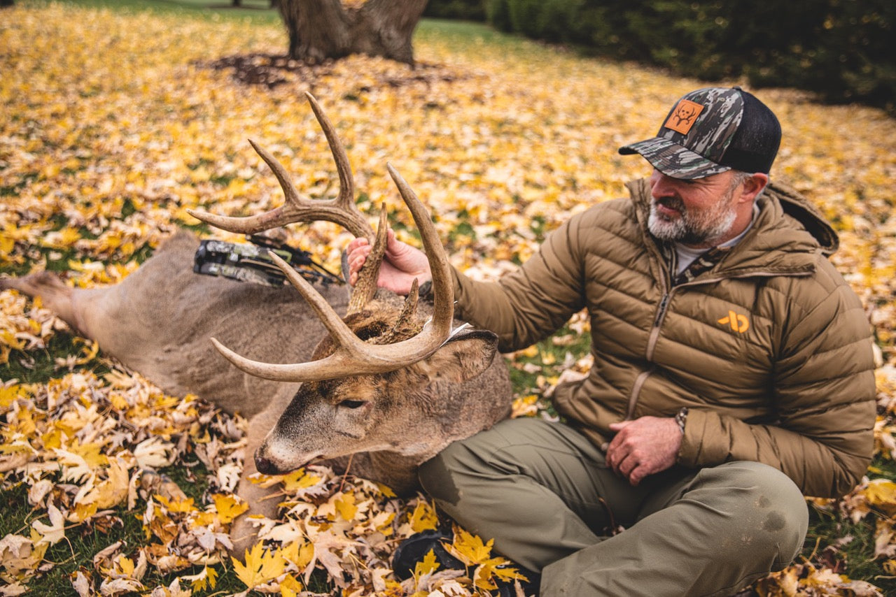 huge whitetail with custom arrow build