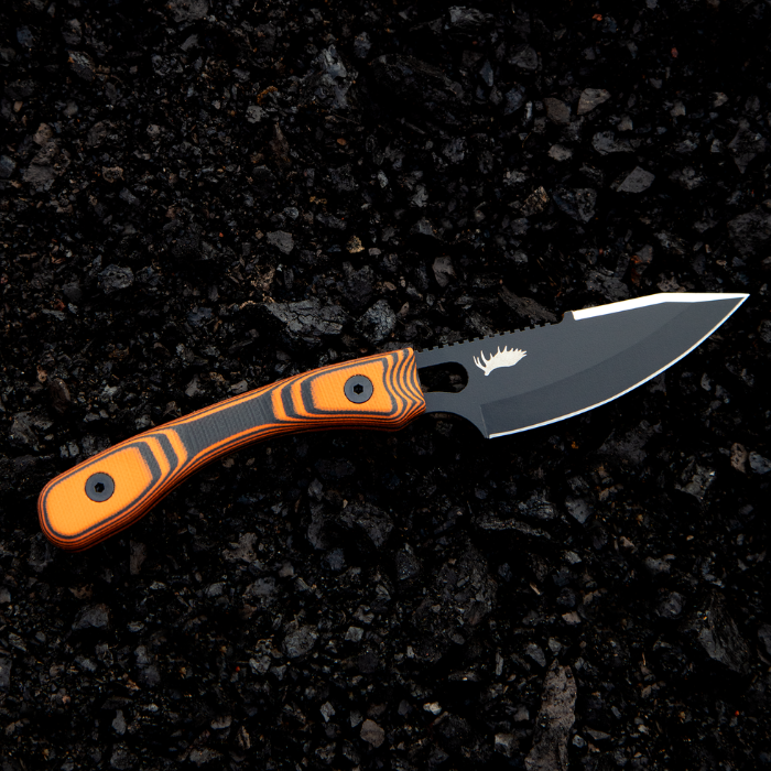 what makes excellent hunting knife