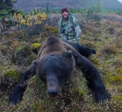 https://ironwilloutfitters.com/cdn/shop/articles/Jason_Vallotton_Grizzly_with_Bow_426x.jpg?v=1622152094