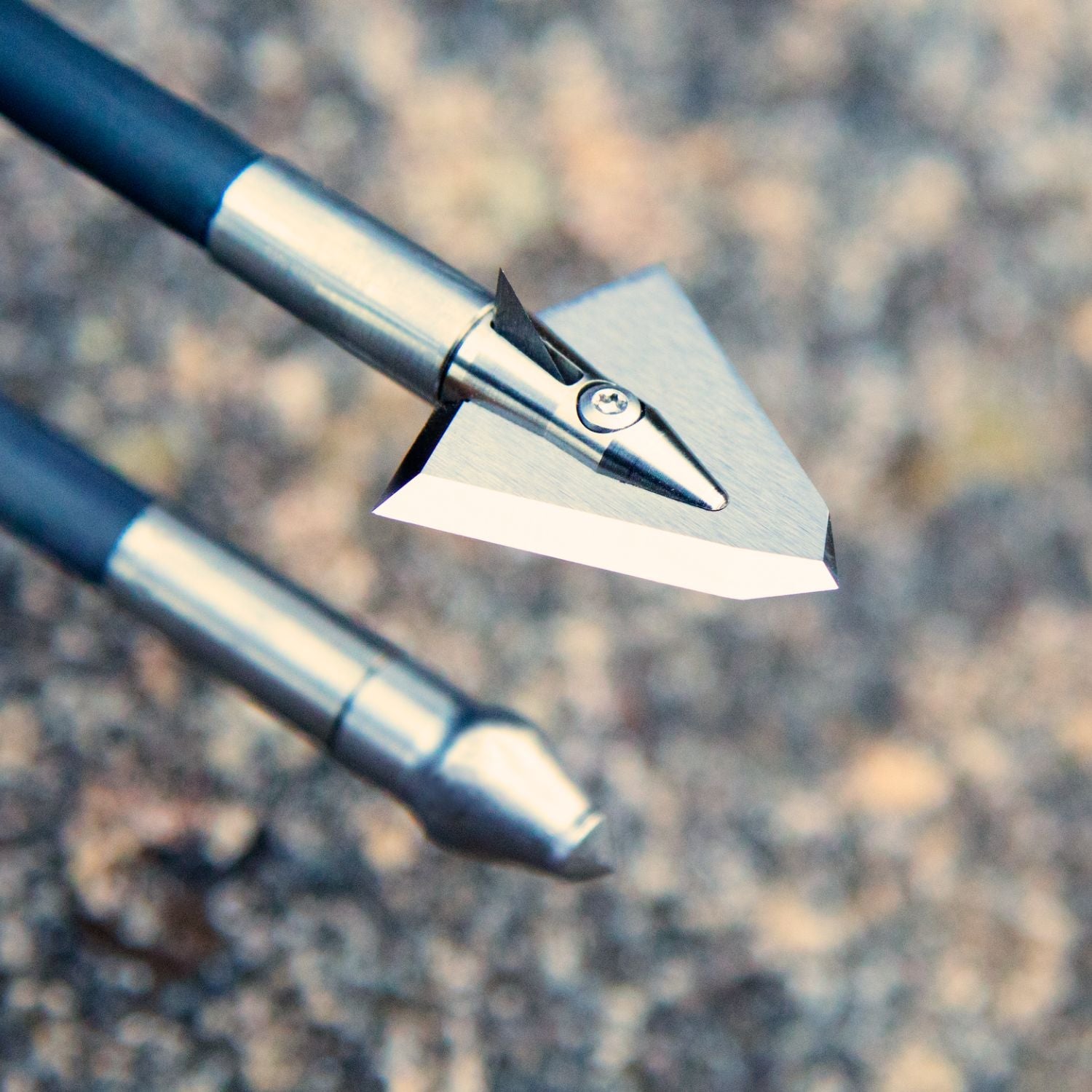 Practice heads for bow hunting that fly like broadheads