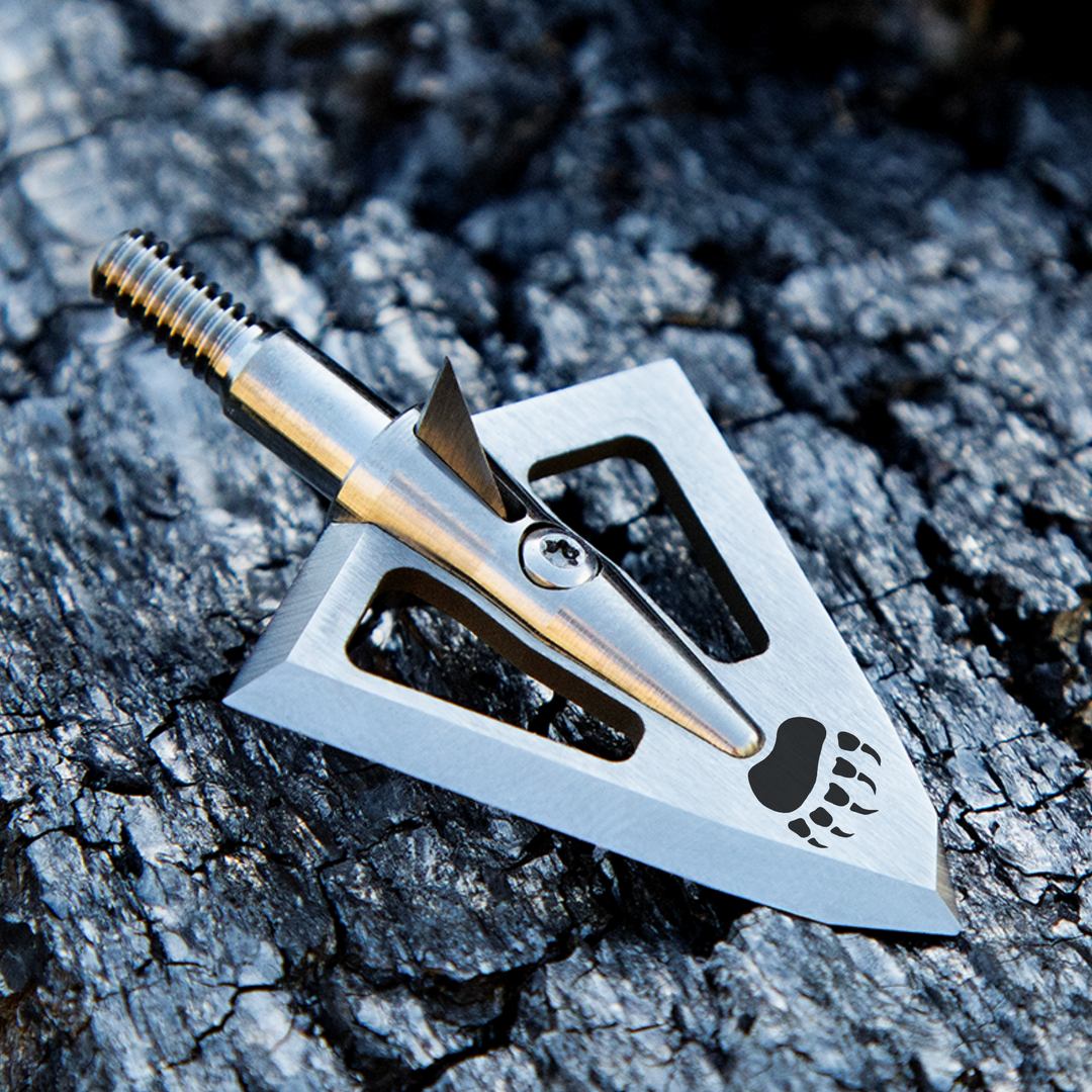 wide single bevel broadhead in 125 grains with a bear paw engraving on the tip